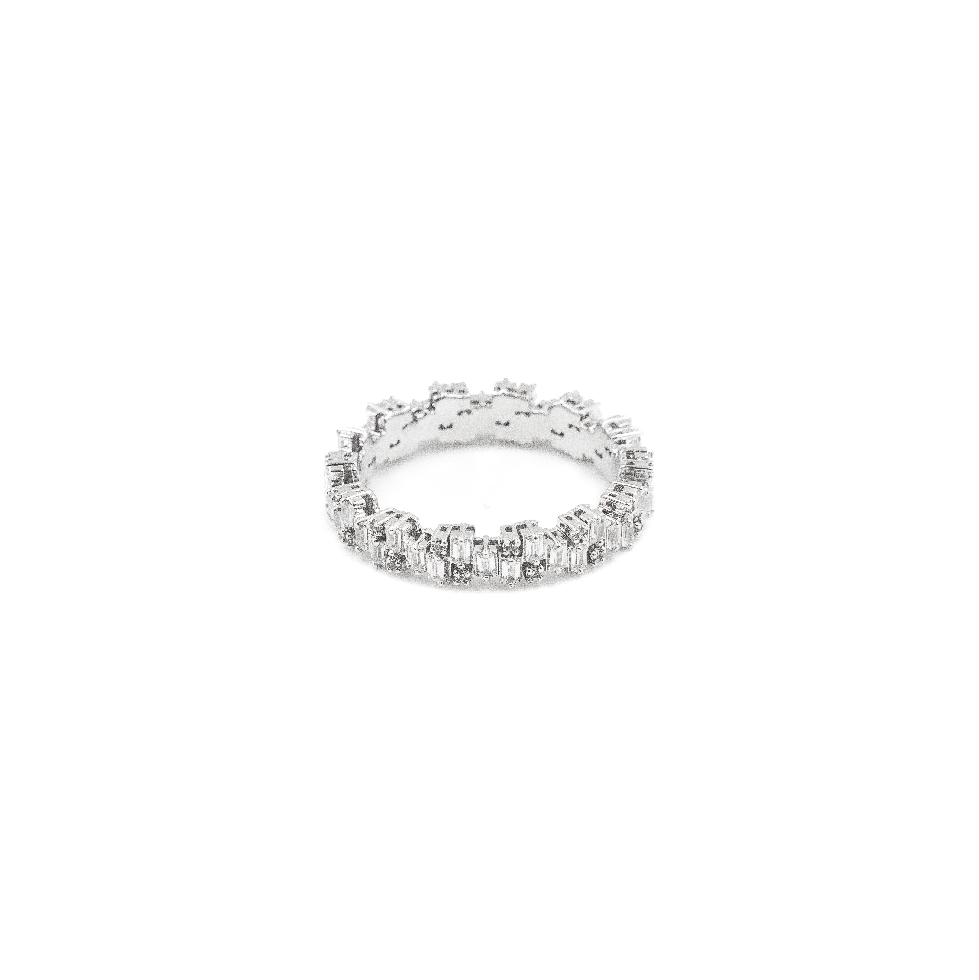 Irregular Baguette Ring in 925 silver with diamonds.
Close-up of asymmetrical baguette-cut diamond ring.
Sterling silver Irregular Baguette Ring for men and women.
Unique Baguette Diamond Ring in lab-grown diamonds.
Hip hop jewelry ring with asymmetrical diamonds.