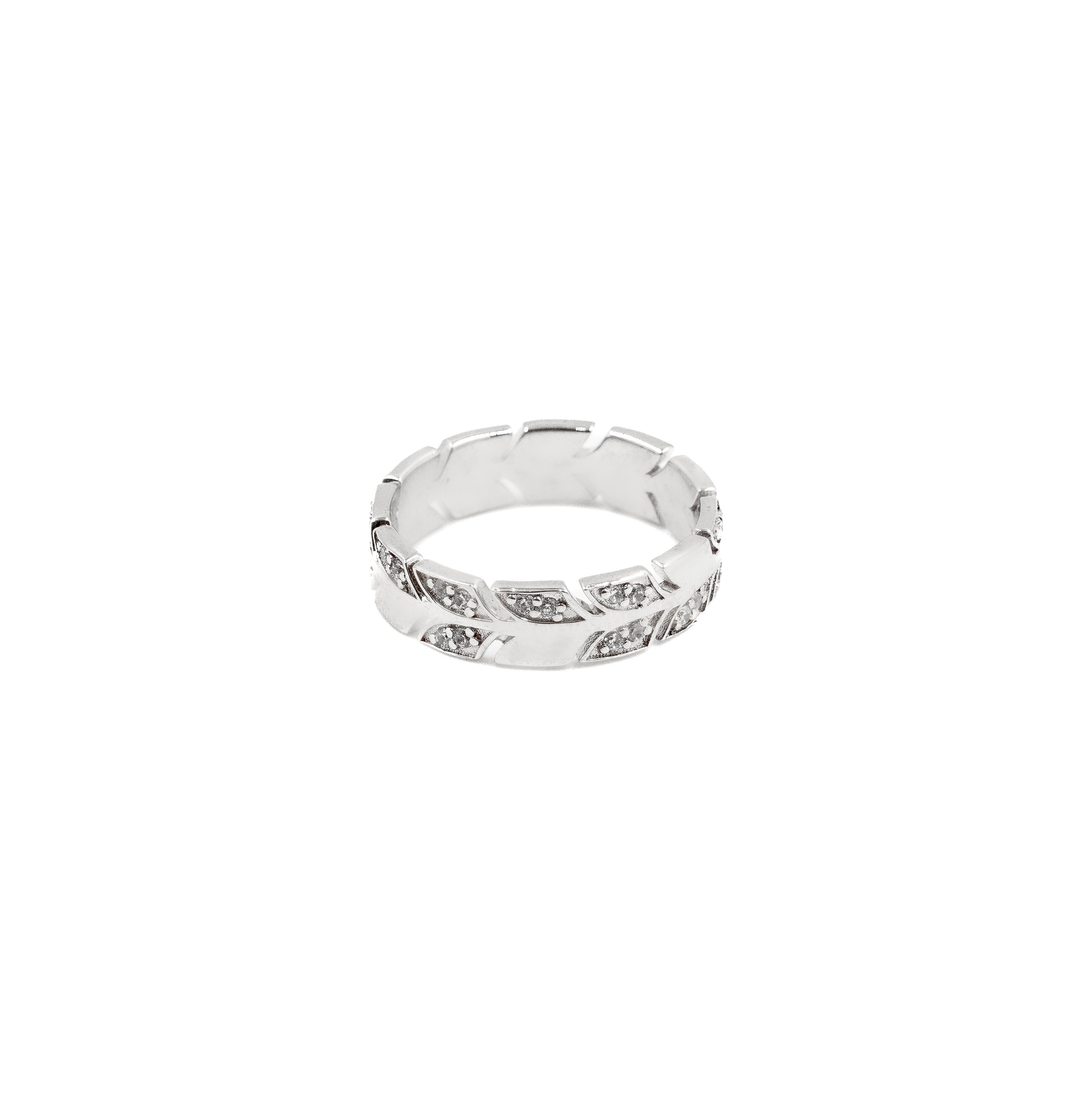 Leaf Ring in 925 silver with diamond details.
Close-up of silver ring with leaf design and diamonds.
Lab-grown diamond Leaf Ring for men and women.
Sterling silver Leaf Ring with CZ stones.
Elegant Leaf Ring with diamonds for women’s jewelry.