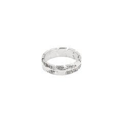 Leaf Ring in 925 silver with diamond details.
Close-up of silver ring with leaf design and diamonds.
Lab-grown diamond Leaf Ring for men and women.
Sterling silver Leaf Ring with CZ stones.
Elegant Leaf Ring with diamonds for women’s jewelry.